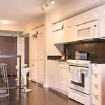 Downtown 2Bed Free Parking